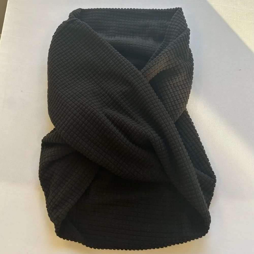 Mountain Ridge Black Textured Fleece Cowl Scarf Crossover Snood - Picture 2 of 7